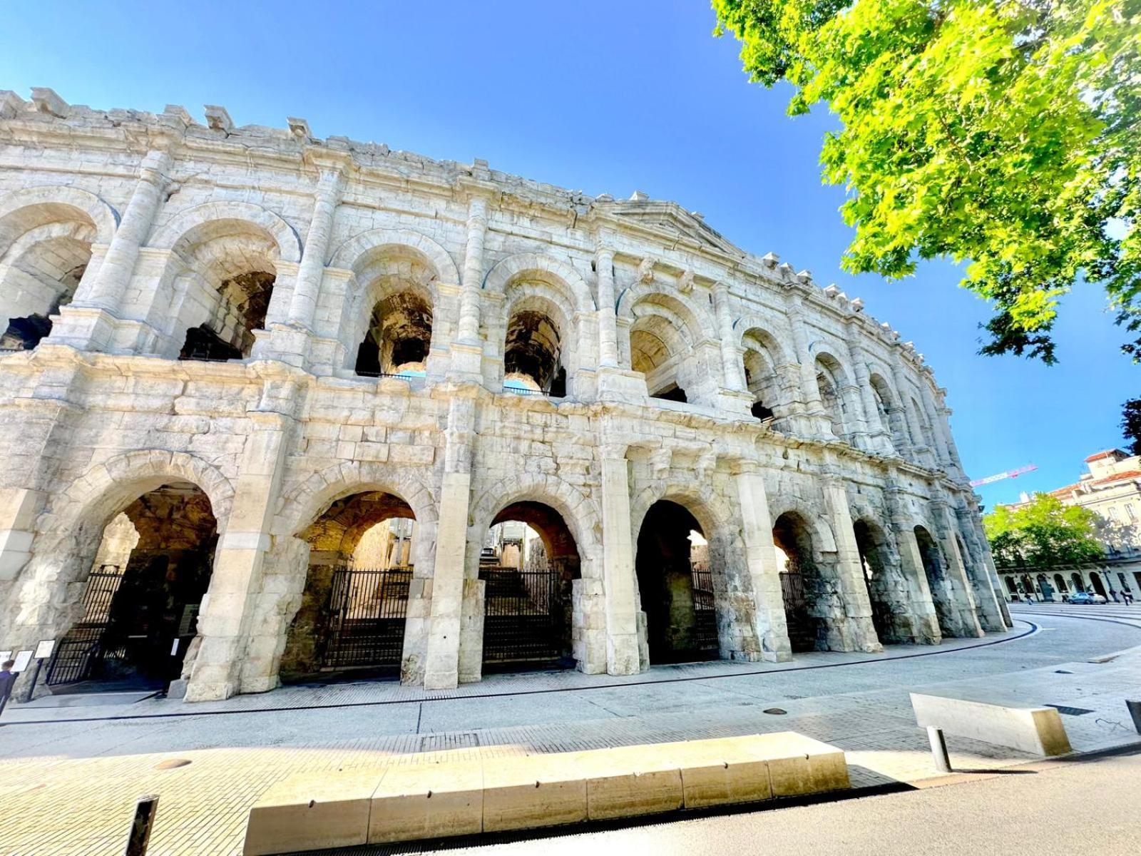 Au Coeur Du Centre Historique - Immeuble Classe - Terrasse - Climatise Nîmes Exterior photo